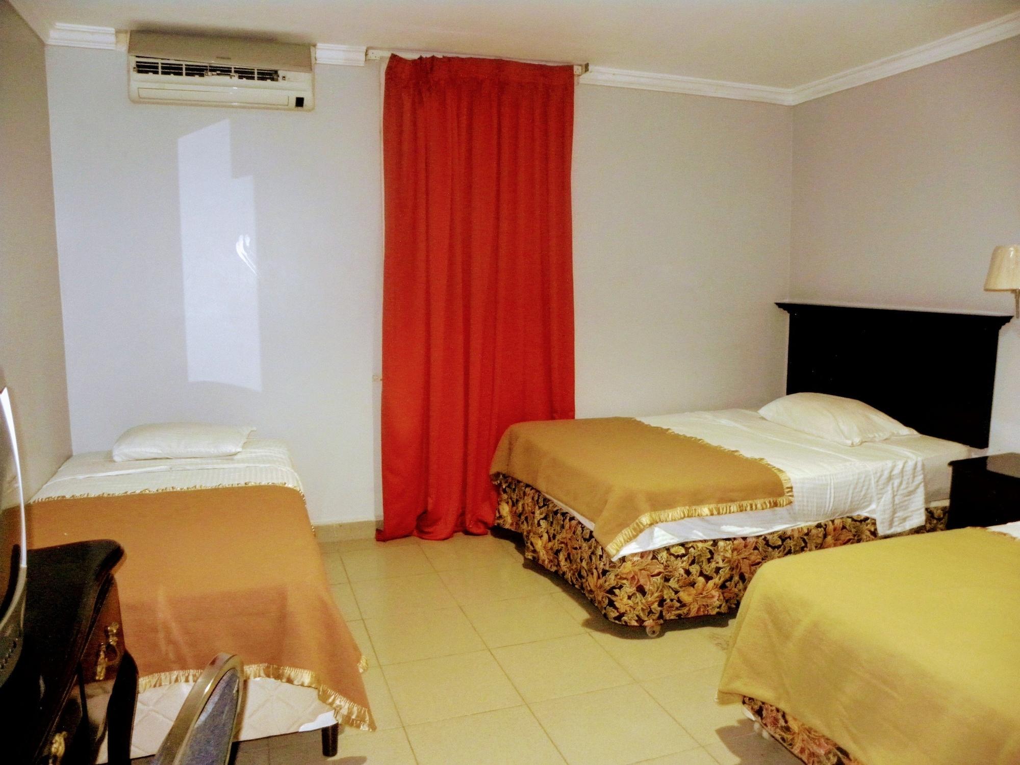 Meryland Hotel Colon Extérieur photo