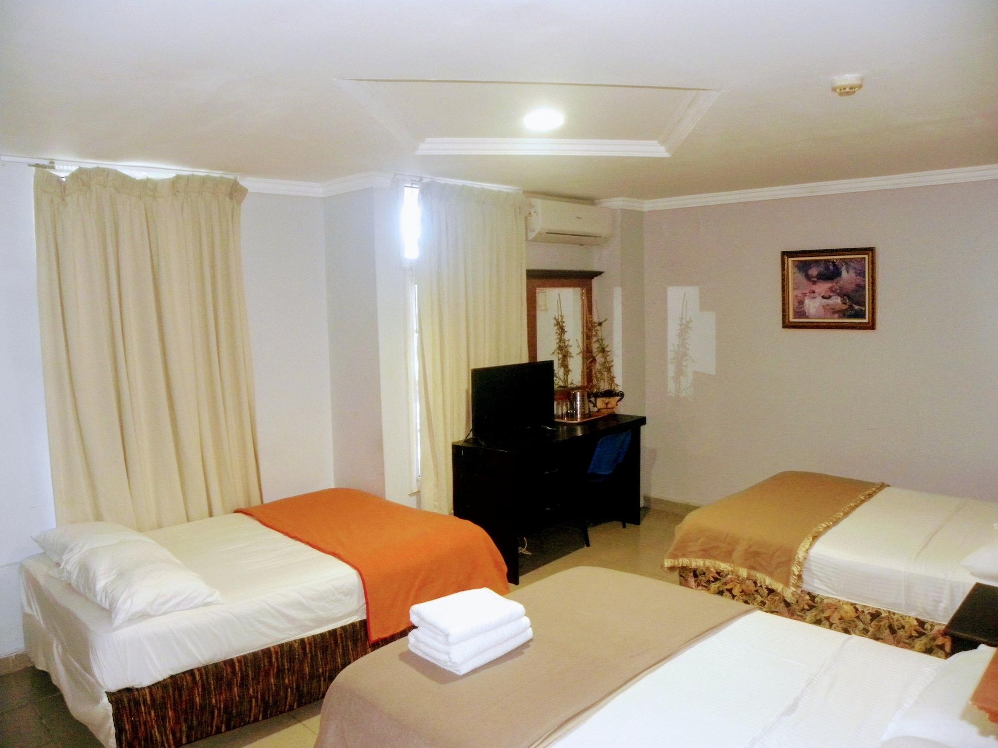 Meryland Hotel Colon Extérieur photo